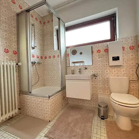 Appartamento 150qm-6 Rooms-free Privat Parking-2 Bathrooms-wifi-yihapartment Hannover