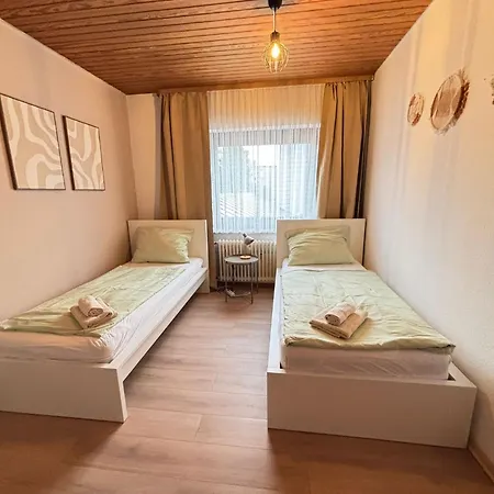 150qm-6 Rooms-free Privat Parking-2 Bathrooms-wifi-yihapartment * הנובר