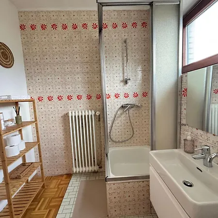 150qm-6 Rooms-free Privat Parking-2 Bathrooms-wifi-yihapartment