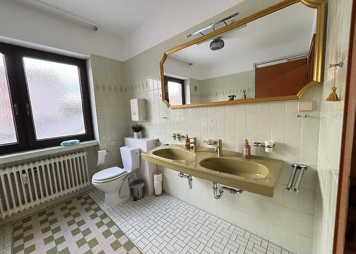 150qm-6 Rooms-free Privat Parking-2 Bathrooms-wifi-yihapartment Hanower